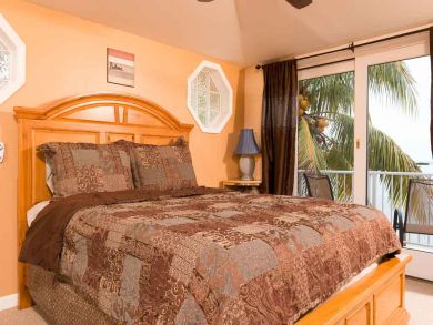 Marathon Canal View 3 Bedroom Vacation Pool Home, Boat Dock Marathon Canal View 3 Bedroom Vacation Pool Home, Boat Dock