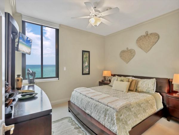Longboat Key Vacation Rental | 3-Bedroom Beachfront Penthouse with Gulf Views