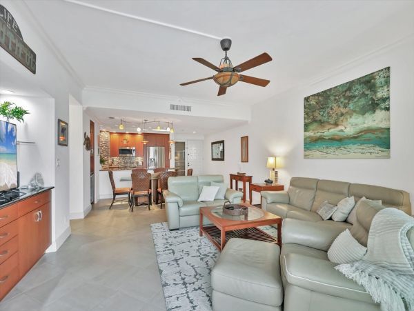 Longboat Key Vacation Rental | 3-Bedroom Beachfront Penthouse with Gulf Views