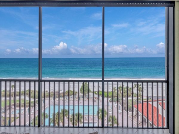 Longboat Key Vacation Rental | 3-Bedroom Beachfront Penthouse with Gulf Views