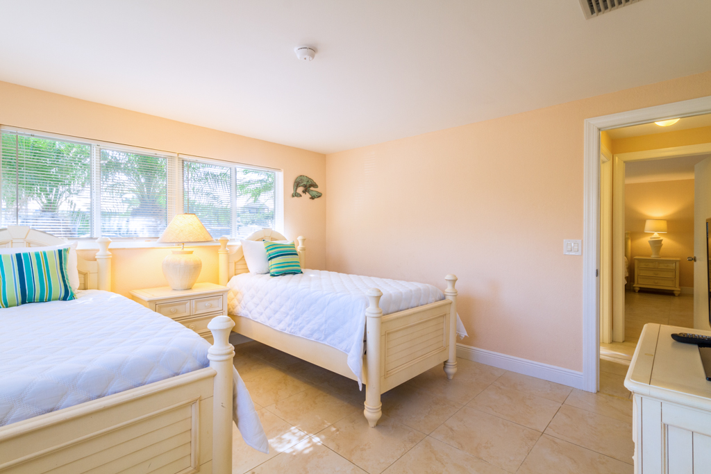Marathon Beauty Waterside Home
