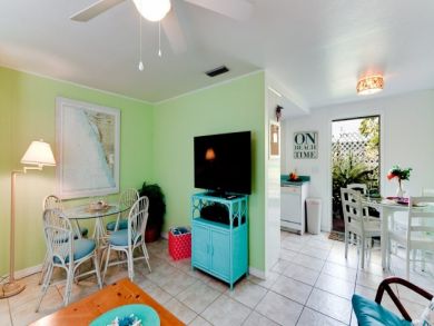Holmes Beach Vacation Duplex One Bedroom Sleeps 2 Guests