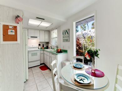 Holmes Beach Vacation Duplex One Bedroom Sleeps 2 Guests