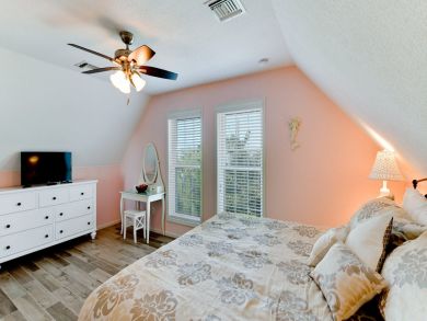 ROOMY ANNA MARIA ISLAND POOL HOME