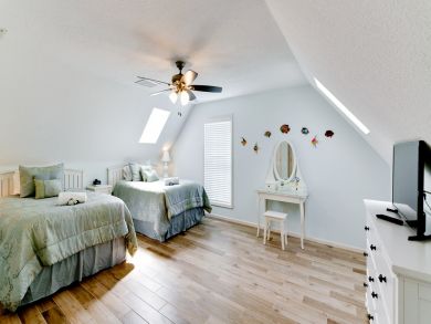 ROOMY ANNA MARIA ISLAND POOL HOME