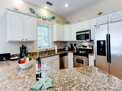 ROOMY ANNA MARIA ISLAND POOL HOME