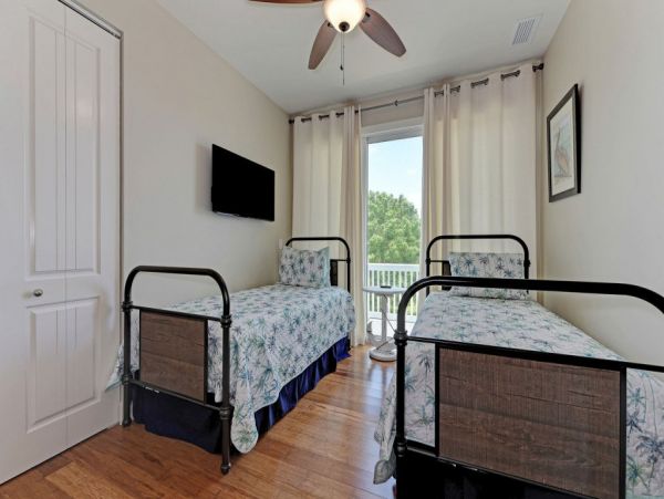 Anna Maria Island 6 Bedroom Vacation Rental Pool Home