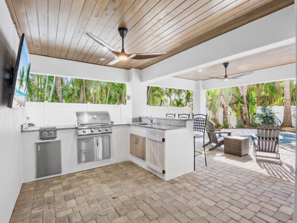 Anna Maria Island Luxury Vacation Rental  4-Bedroom Beach House with Pool & Rooftop Deck