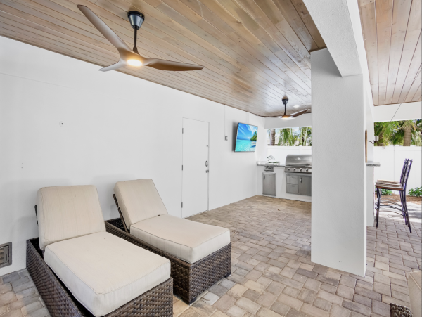 Anna Maria Island Luxury Vacation Rental  4-Bedroom Beach House with Pool & Rooftop Deck