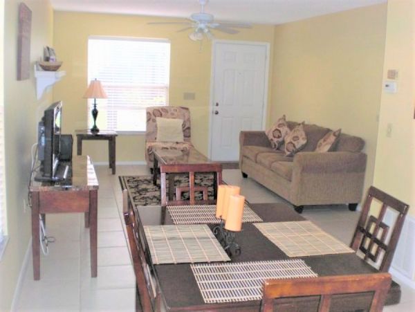 Bradenton Value Rental with Two Bedrooms & Communal Pool