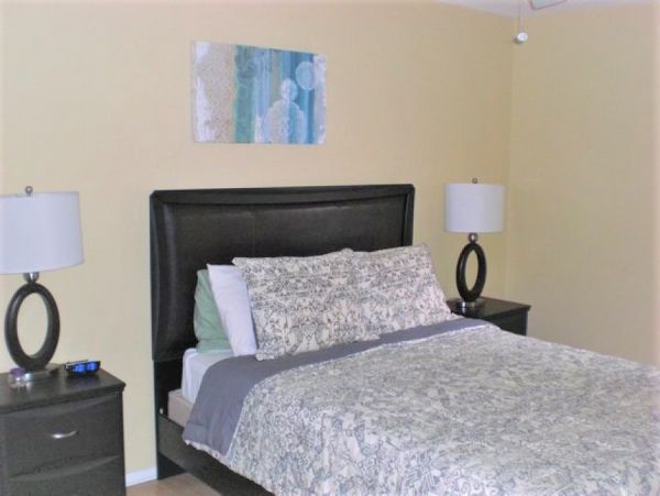 Bradenton Value Rental with Two Bedrooms & Communal Pool