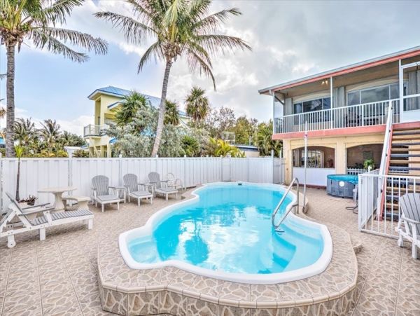 Marathon Four bedroom Oceanfront Home Private Pool Sleeps 9