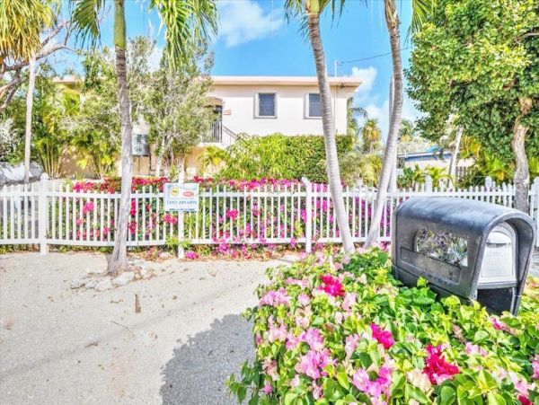 Marathon Four bedroom Oceanfront Home Private Pool Sleeps 9