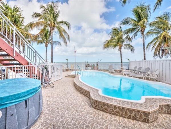 Marathon Four bedroom Oceanfront Home Private Pool Sleeps 9