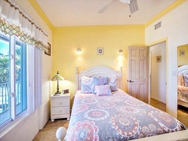 Marathon Four bedroom Oceanfront Home Private Pool Sleeps 9