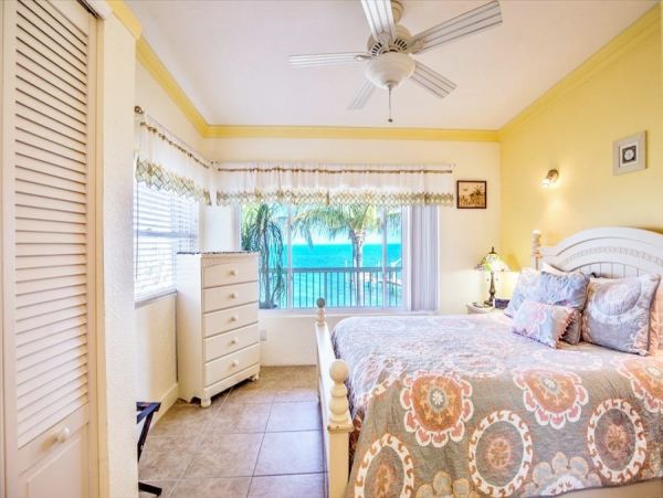 Marathon Four bedroom Oceanfront Home Private Pool Sleeps 9