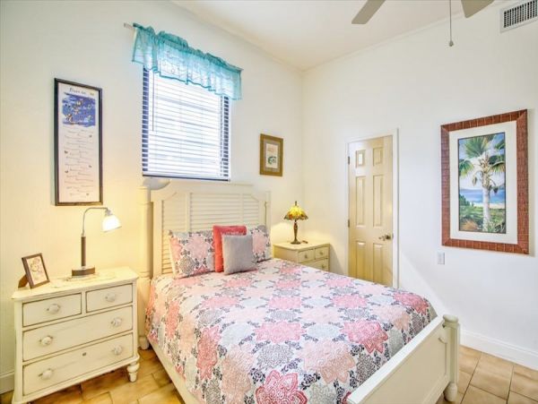 Marathon Four bedroom Oceanfront Home Private Pool Sleeps 9