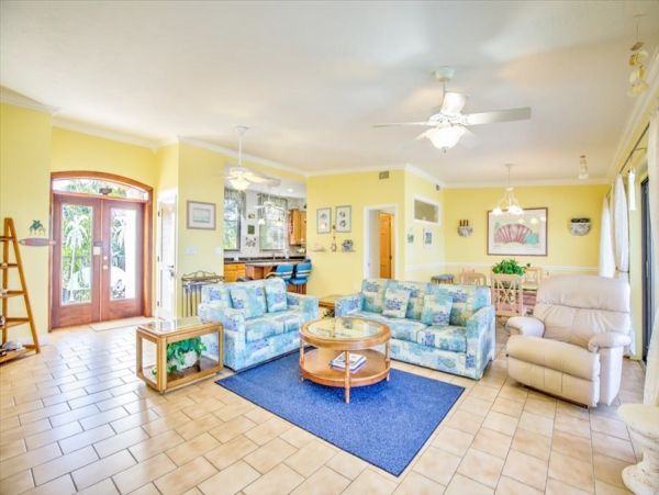 Marathon Four bedroom Oceanfront Home Private Pool Sleeps 9