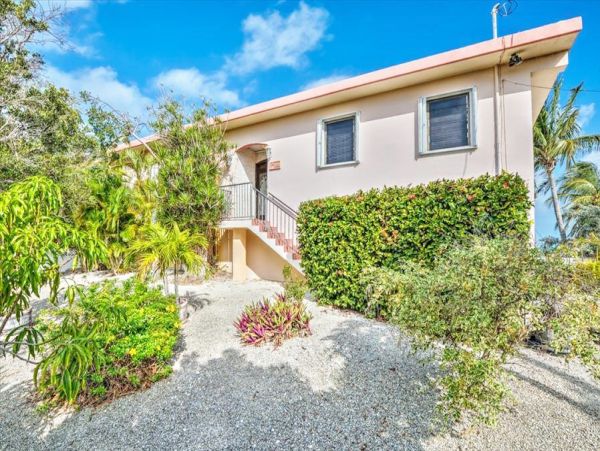 Marathon Four bedroom Oceanfront Home Private Pool Sleeps 9