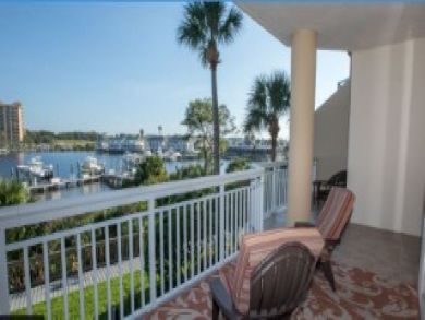 Destin Vacation Condo Sleeps Eight Guests.