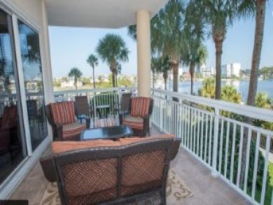 Destin Vacation Condo Sleeps Eight Guests.