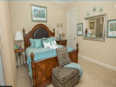 Destin Vacation Condo Sleeps Eight Guests.