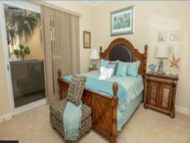 Destin Vacation Condo Sleeps Eight Guests.