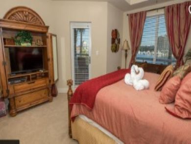 Destin Vacation Condo Sleeps Eight Guests.