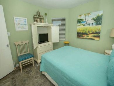 Bedroom - Queen bed