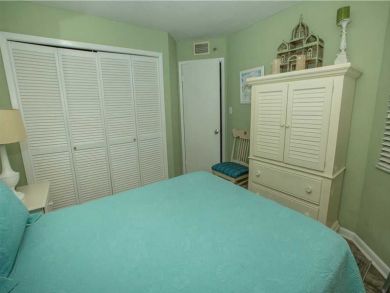 Bedroom - Queen bed