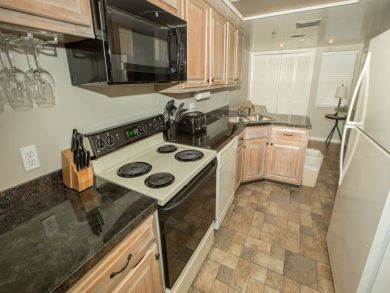 Destin Gulf View Two Bedroom Vacation Condo Sleeps 8