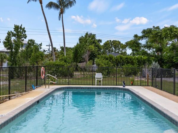 Sanibel Vacation Condo One Bedroom Walk to Beach