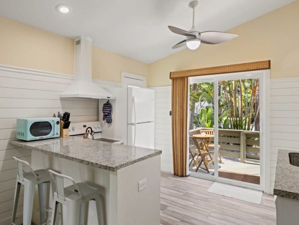 Sanibel Vacation Condo One Bedroom Walk to Beach
