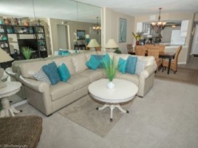 Destin Vacation Condo Sleeps Six Guests.