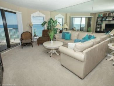 Destin Vacation Condo Sleeps Six Guests.