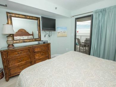 Three Bedroom Two Bathroom Beach Condo Sleeps Eight
