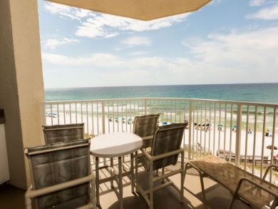 Destin vacation Condo Sleeps Eight Guests.