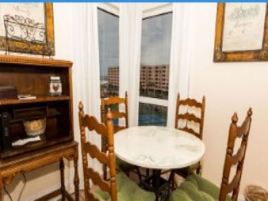 Destin vacation Condo Sleeps Eight Guests.