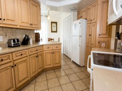 Destin vacation Condo Sleeps Eight Guests.