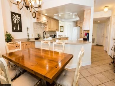 Destin vacation Condo Sleeps Eight Guests.