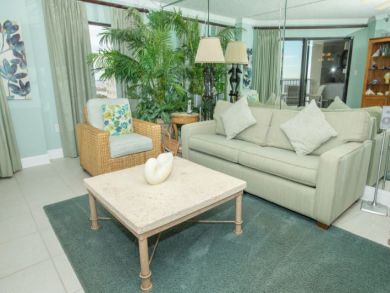 Beachside Condo in Destin Two Bedrooms Sleeps 6 Guests