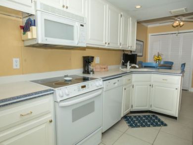 Beachside Condo in Destin Two Bedrooms Sleeps 6 Guests