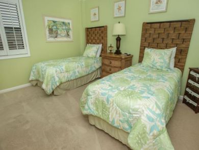 Beachside Condo in Destin Two Bedrooms Sleeps 6 Guests