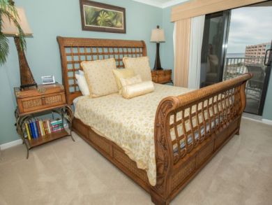 Beachside Condo in Destin Two Bedrooms Sleeps 6 Guests