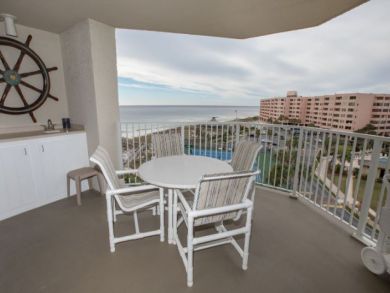 Beachside Condo in Destin Two Bedrooms Sleeps 6 Guests