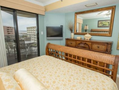 Beachside Condo in Destin Two Bedrooms Sleeps 6 Guests