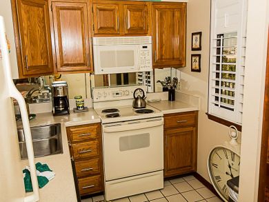 Two Bedroom Vacation Condo in Destin, Walk to Beach