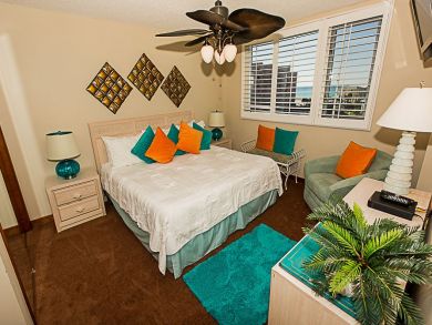 Two Bedroom Vacation Condo in Destin, Walk to Beach
