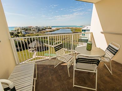 Two Bedroom Vacation Condo in Destin, Walk to Beach