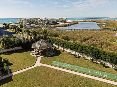 Two Bedroom Vacation Condo in Destin, Walk to Beach